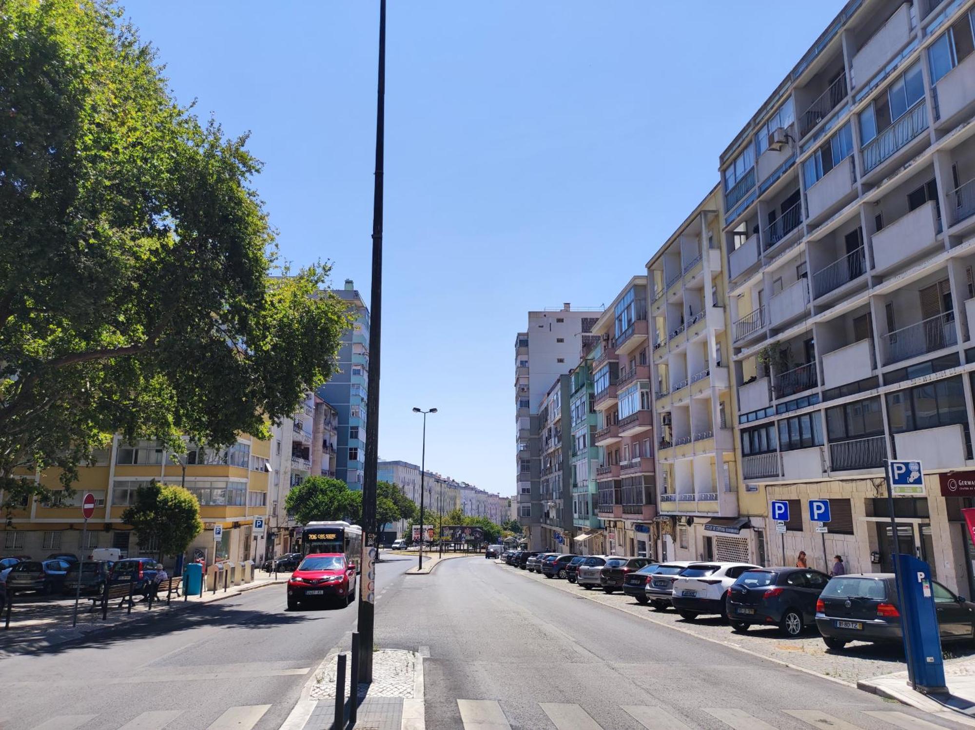 Apartamento, Com 3 Quartos Penha De Franca * Lisboa