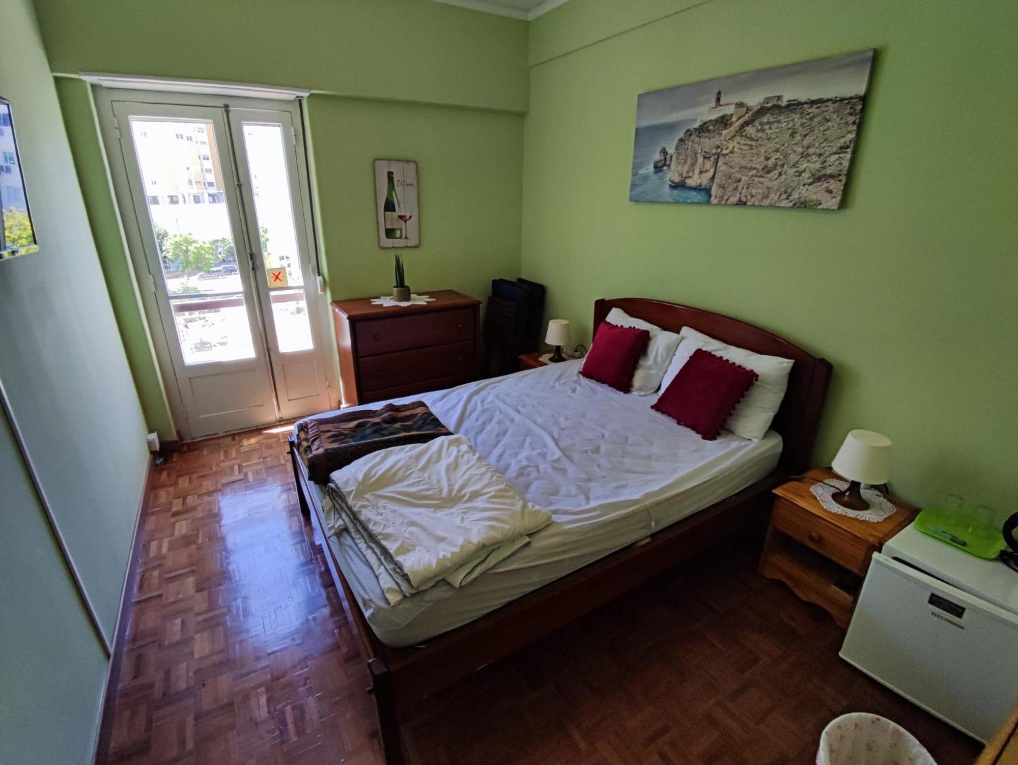 Apartamento, Com 3 Quartos Penha De Franca * Lisboa